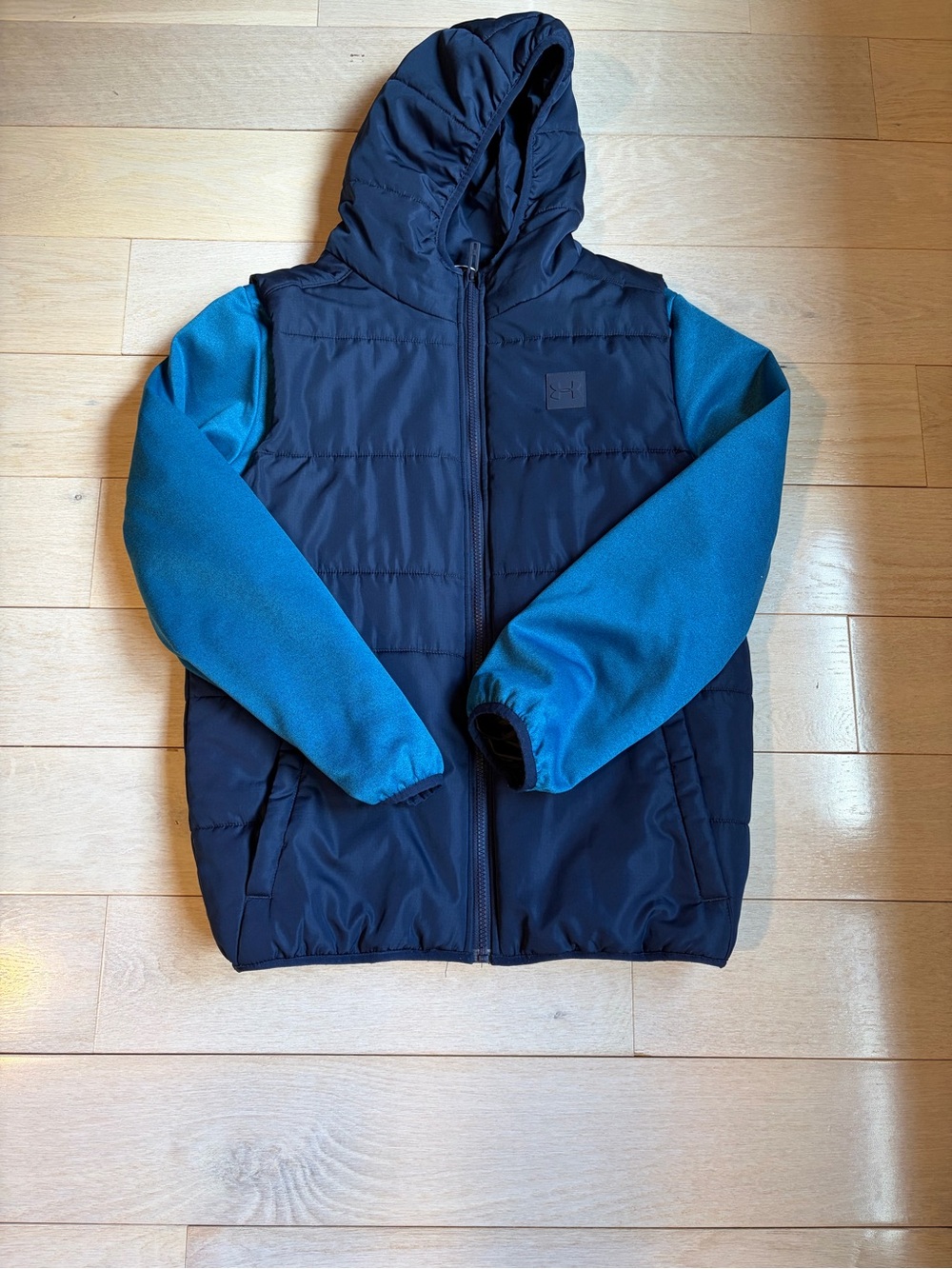 GUC Boys Under Armour hooded jacket XL
